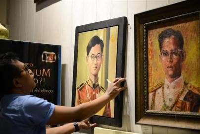 タイ プミポン国王が死去